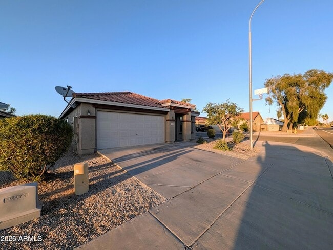 Photo - 2404 W Roeser Rd House