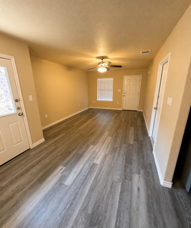 Building Photo - AVAILABLE NOW; APPLY ON OUR WEBSITE TODAY!!!- MONTH FREE