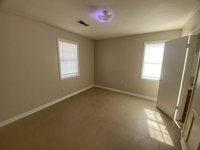 Building Photo - 1142 Ferrell St