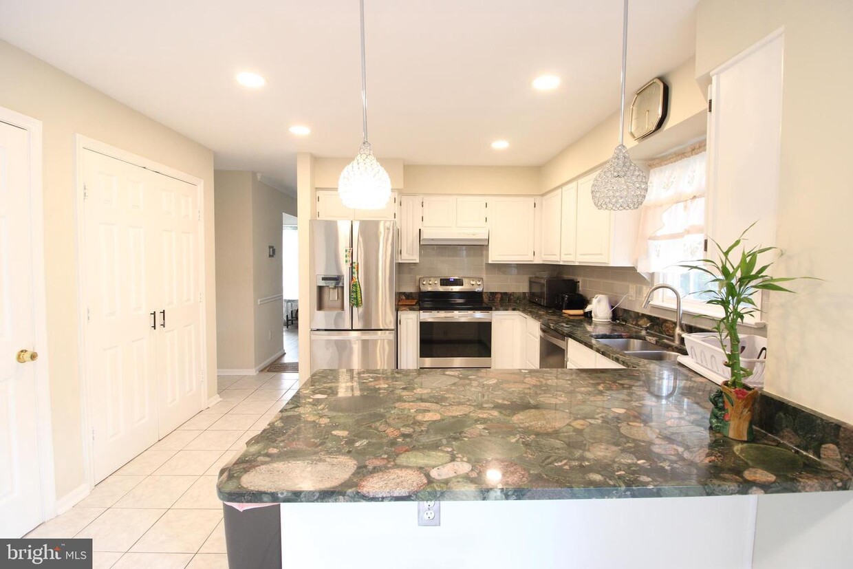 Primary Photo - 46716 Stonebrook Ct