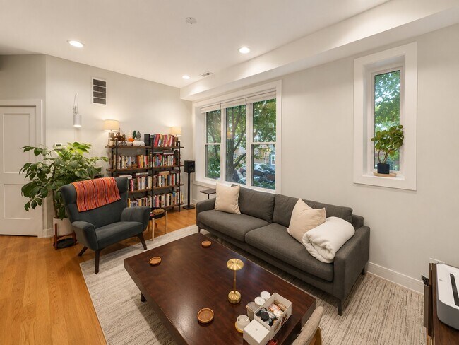 Foto del edificio - 2604 N Drake Ave