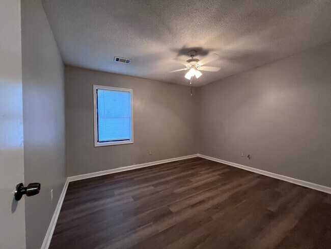 Foto del edificio - 4009 Hawthorne Cir