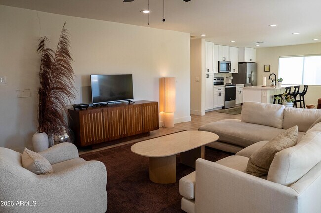 Foto del edificio - 8701 E Chaparral Rd