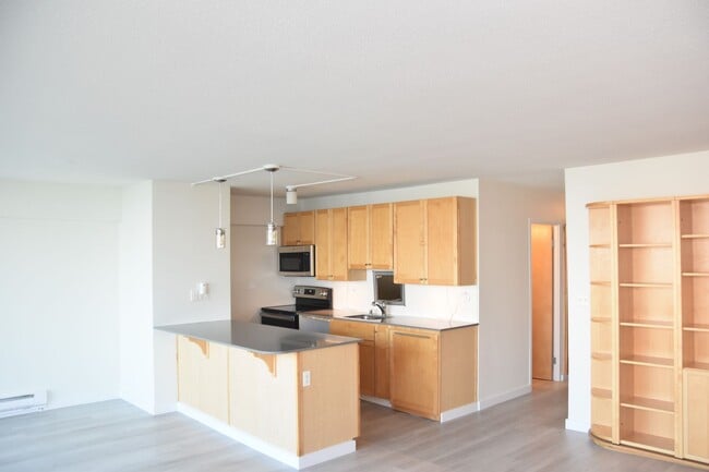 Building Photo - Sky Terrace 2 Bedroom 1.5 Bath Condo with ...