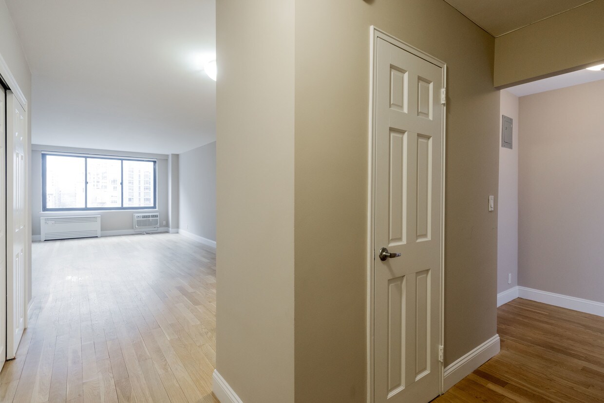 Foto principal - 792 Columbus Ave