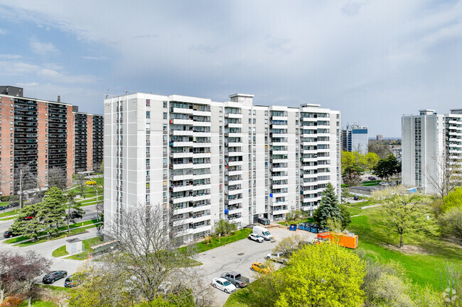 Building Photo - 6161 Bathurst St