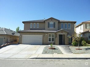 Building Photo - 4350 Club Vista Dr