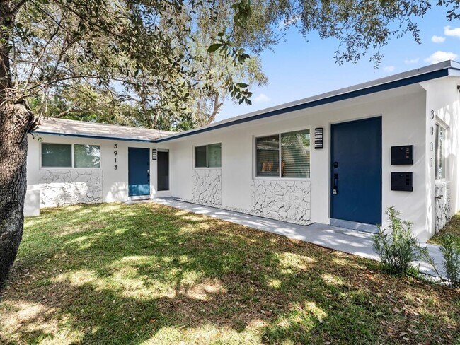 Foto del edificio - 3911 SW 51st St
