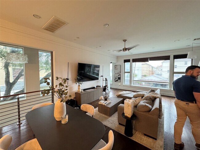 Foto del edificio - 5707 Schuler St