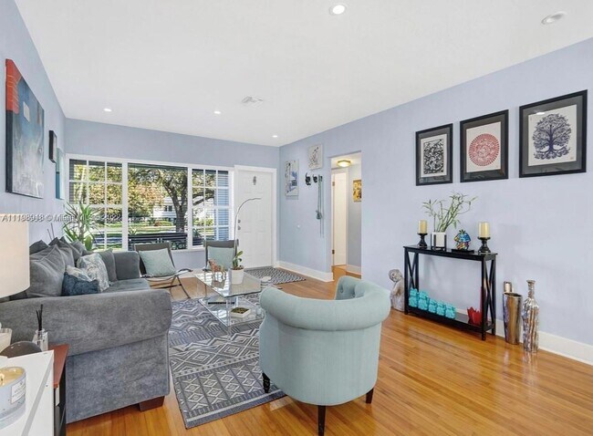 Building Photo - 5730 San Vicente St