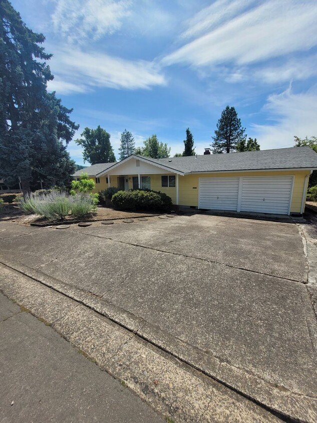 Building Photo - 3BD, 1.5 BA Home for rent in the desirable...