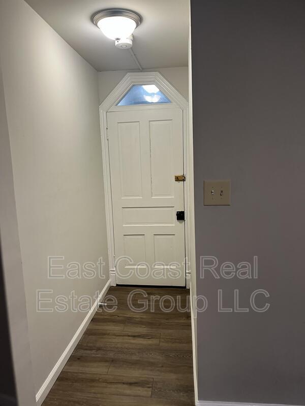 Building Photo - 121 E Franklin St