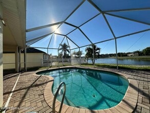 Building Photo - 565 Limerick Dr