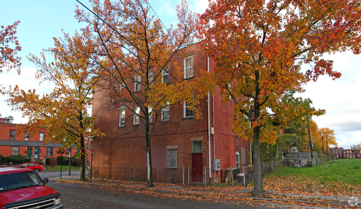 Foto del edificio - 7371 Hamilton Ave