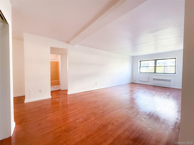 Building Photo - 2545 Sedgwick Ave