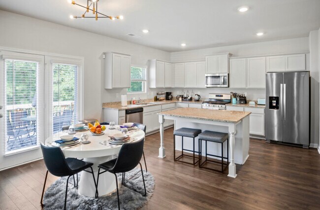 Cocina grande con comedor - 4026 Zudie Dr