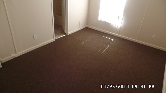 master bedroom - 3535 Roberts Ave