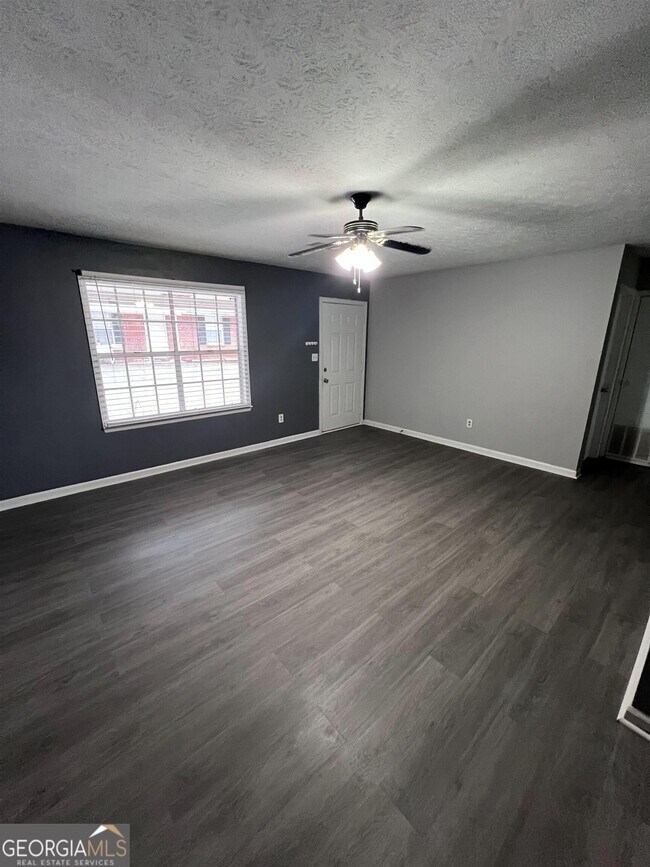 Building Photo - 1265 Lovvorn Rd
