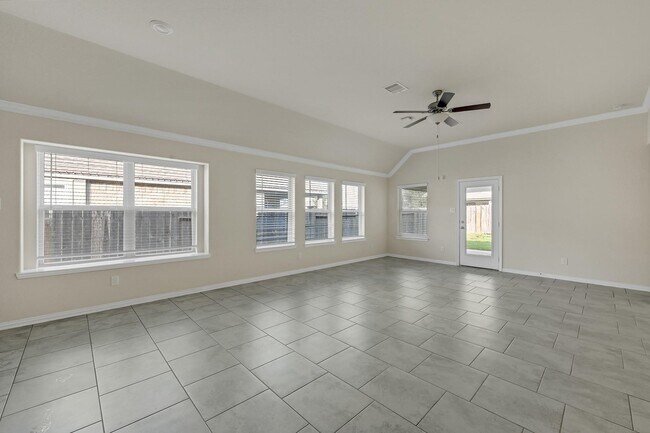 Foto del edificio - 2403 Dovetail Park Ln