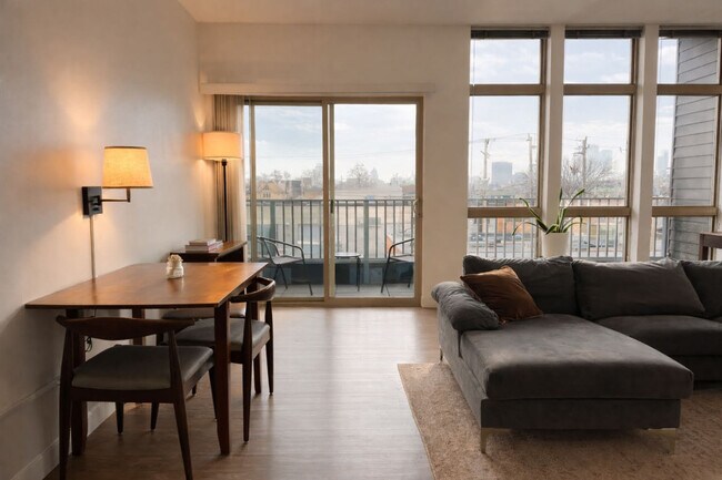 Building Photo - 211 W Mineral St