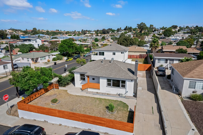 Building Photo - 2203 Reo Dr