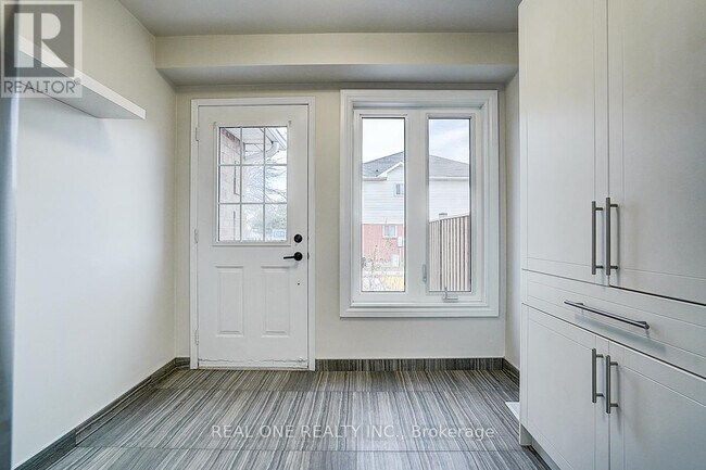 Building Photo - 1485 Torrington Dr