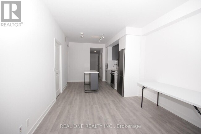 Building Photo - 30 Upper Mall Wy