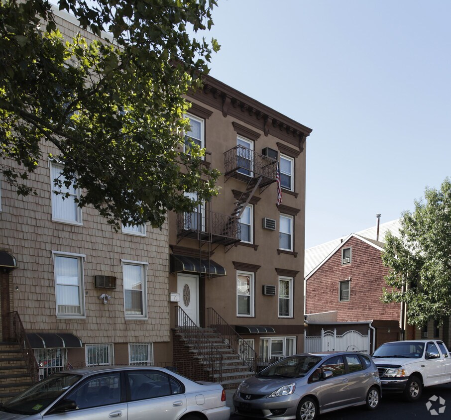 Foto del edificio - 32 Skillman Ave