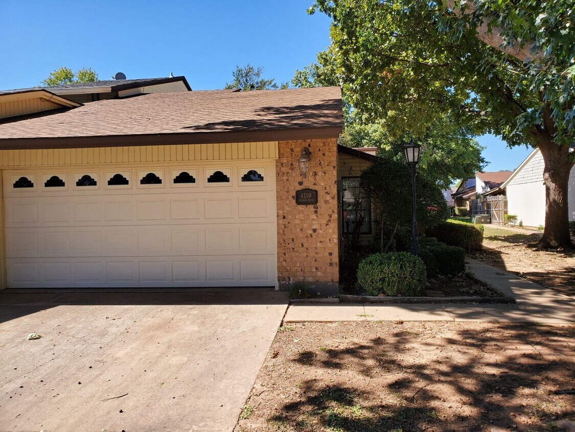 Primary Photo - Cozy 3 Bedroom 2 bath centrally located