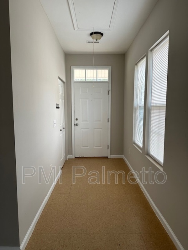 Building Photo - 116 Fairview Park Dr