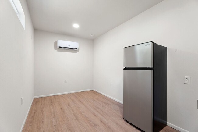 Building Photo - Studio Efficiency Apartment