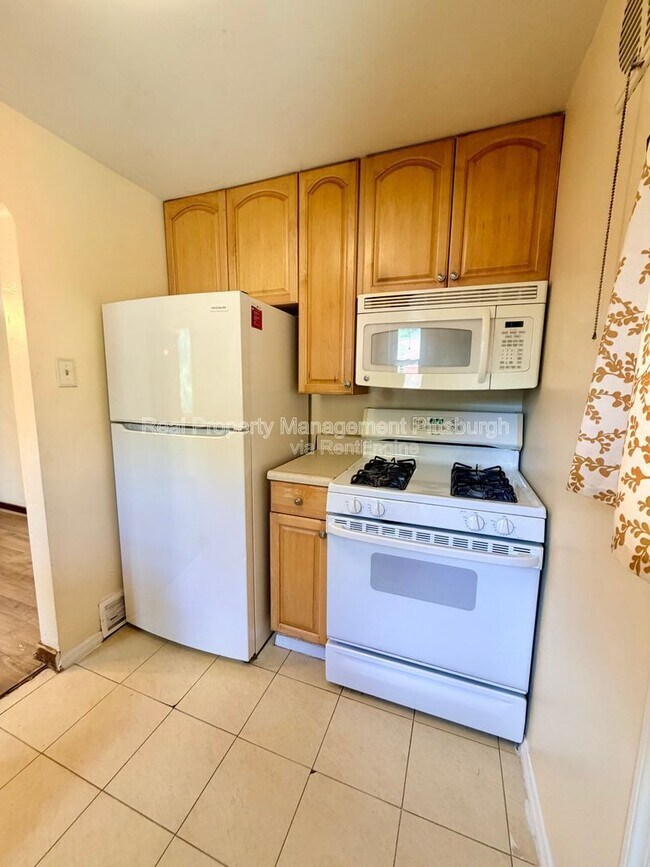 Building Photo - 1076 Thornwood Dr