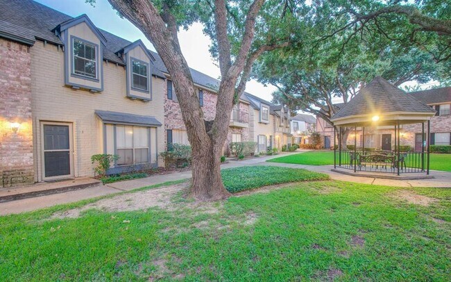 Foto del edificio - 14703 Barryknoll Ln