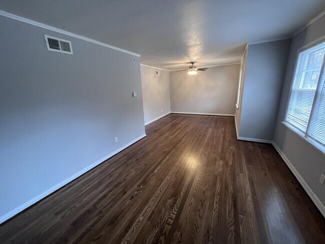 Building Photo - 3692 Earls Court Rd