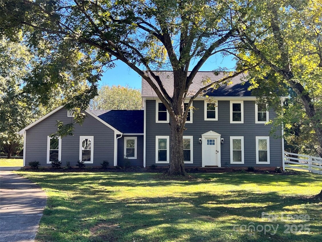 Foto principal - 7901 Saddleview Ct