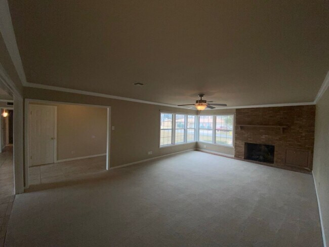 Foto del edificio - Large, beautiful home in College Hills AVA...
