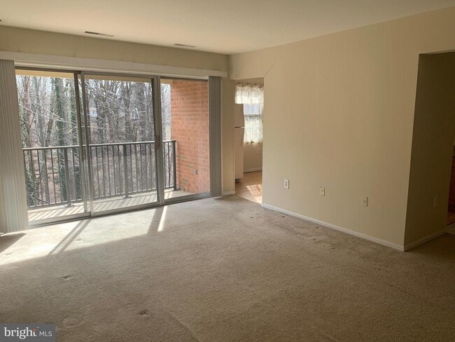 Building Photo - 884 College Pkwy