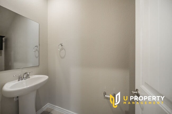 Building Photo - Beautiful two-story 4-bedroom 3.5 bath house within Prosper ISD!