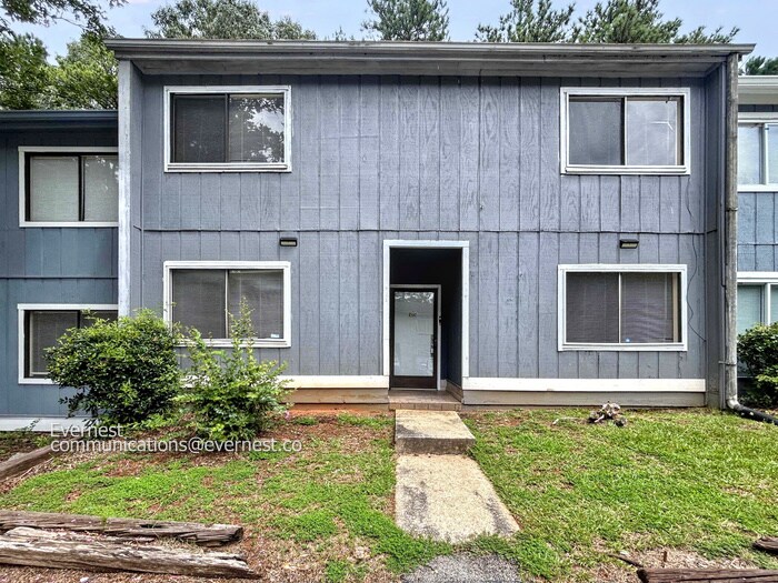 Foto principal - 925 Pine Oak Trail
