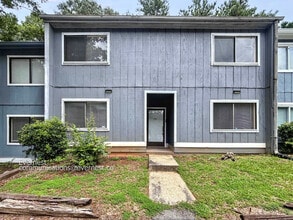 Building Photo - 925 Pine Oak Trl