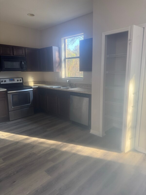 Building Photo - 1211 Chervil Dr