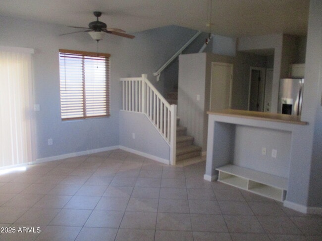 Building Photo - 2165 N San Vincente Dr