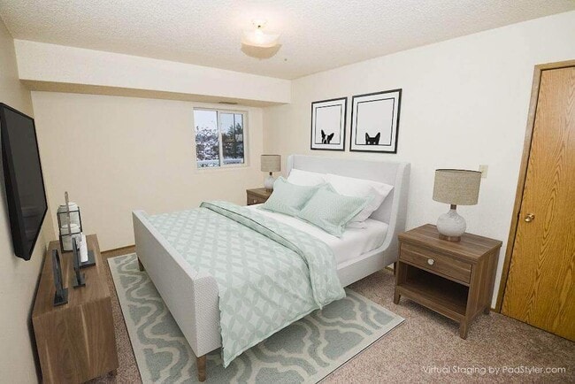 Photo du bâtiment - Huntington Court Coach Homes