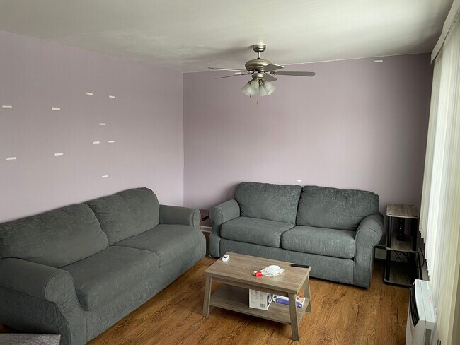 Building Photo - 1324 E Roosevelt Rd