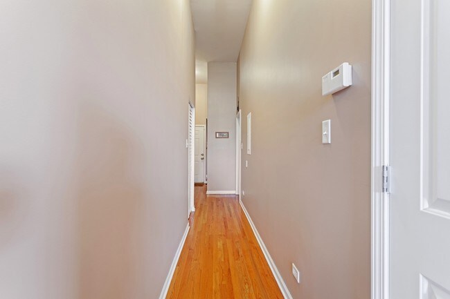 Building Photo - 949 N Willard Ct