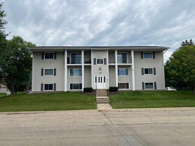Building Photo - 1807 Greenfield Ln SW