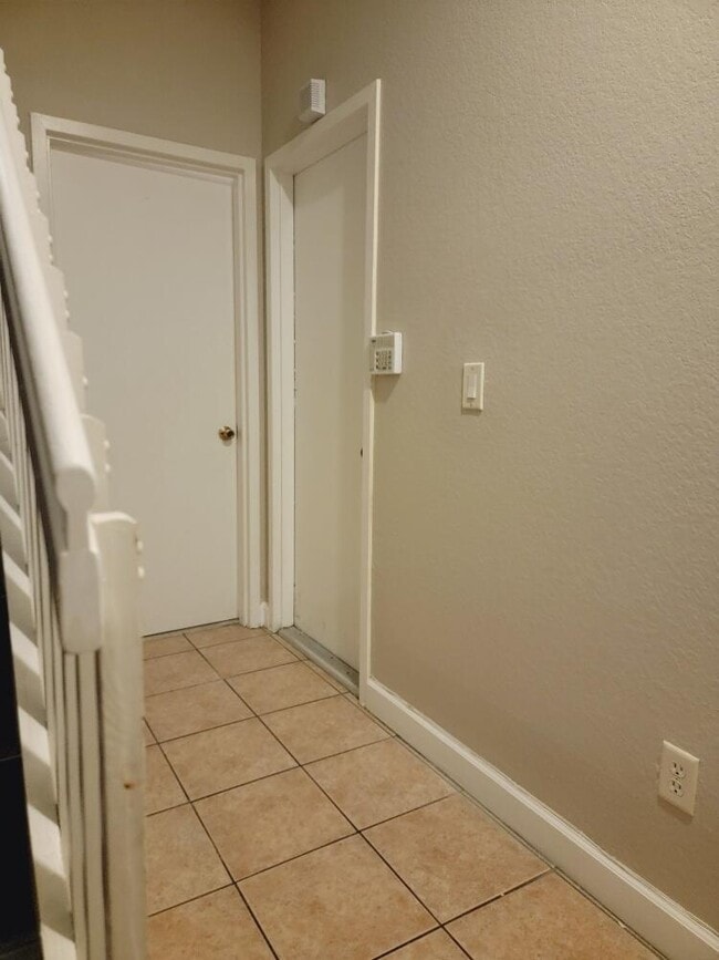 Building Photo - 3503 Shoma Dr