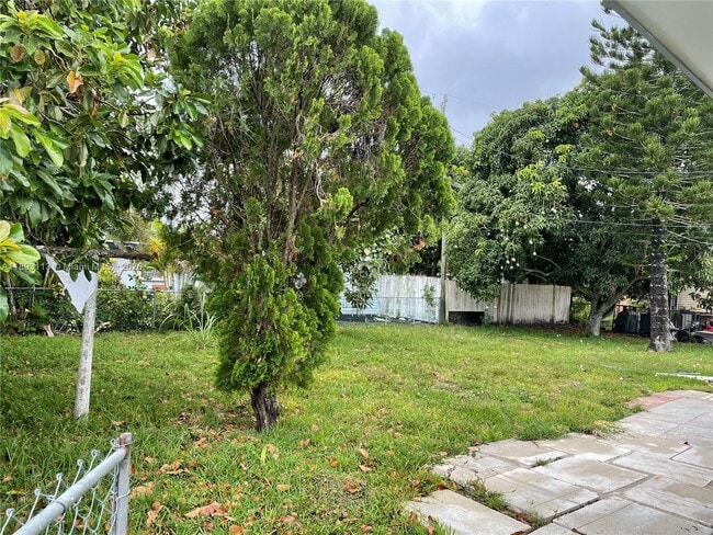 Foto del edificio - 6108 Cresthaven Ct