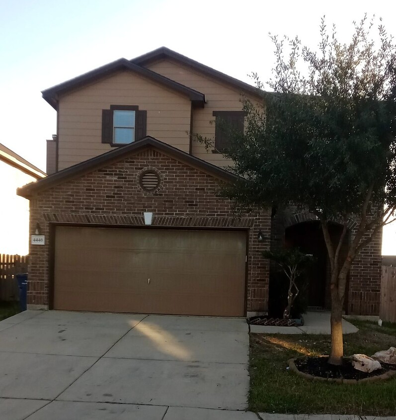 Foto principal - Spacious 3 Bed / 2.5 Bath Home