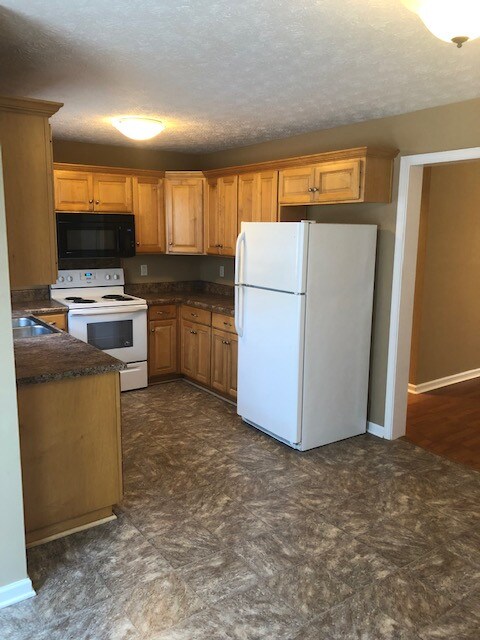 Building Photo - 225 Hanover Ct